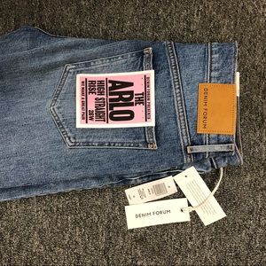 NWT Denim Forum ARLO High Rise Straight Jeans - 26